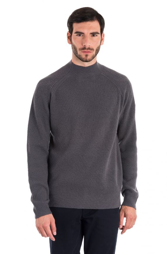 MAGLIA CON COLLO RIALZATO