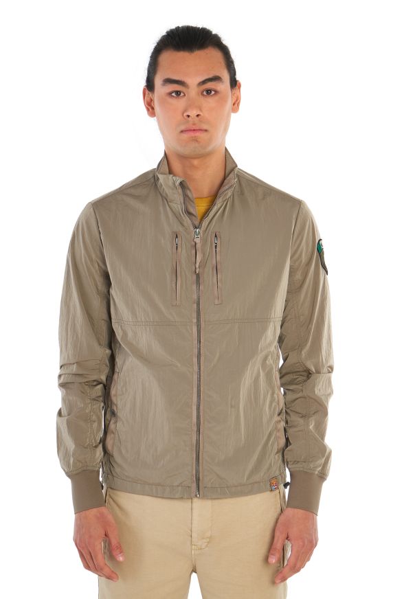 Chaqueta de nailon ligero