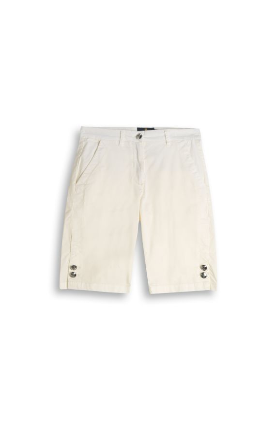 Bermudashorts mit silbernen Knöpfen
