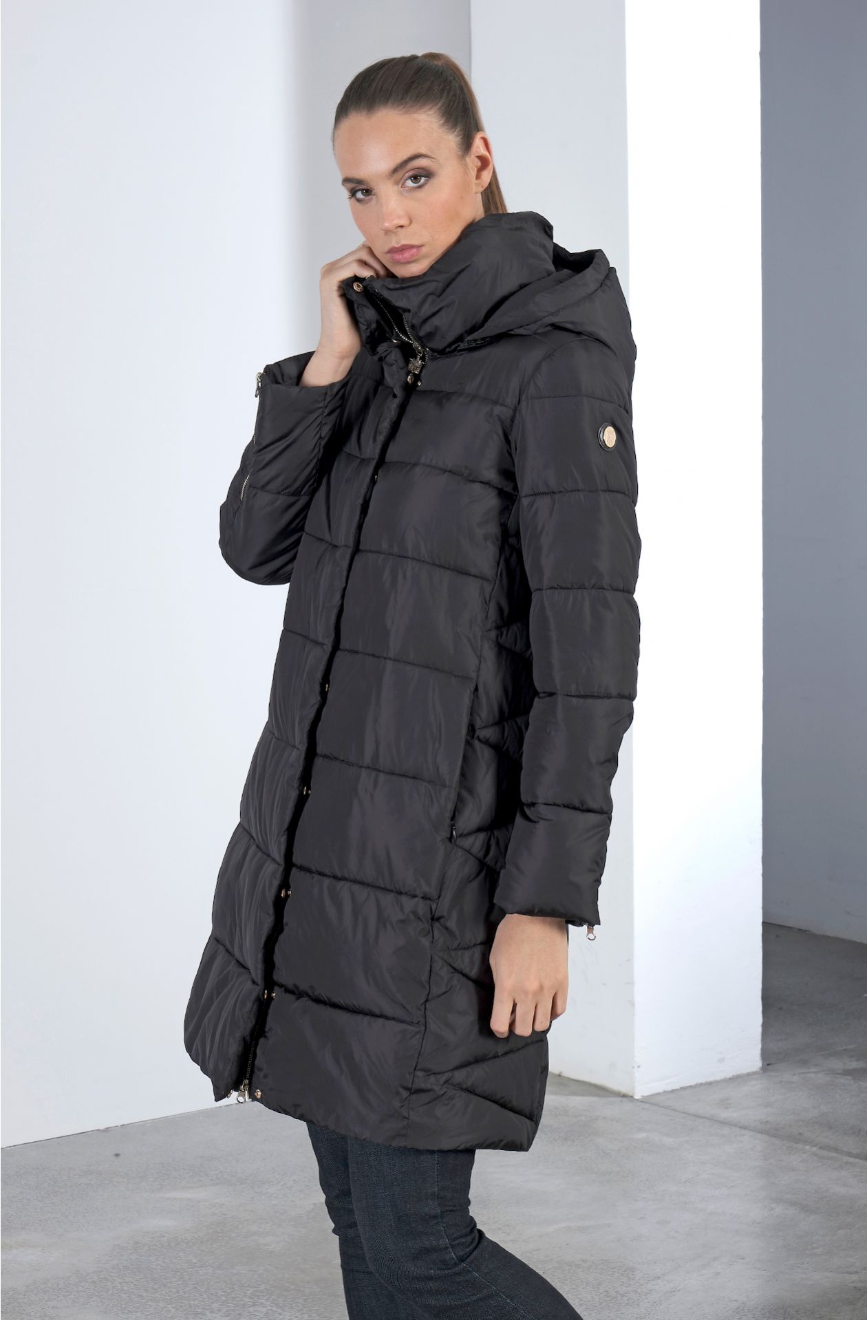 LONG HOODED DOWN JACKET