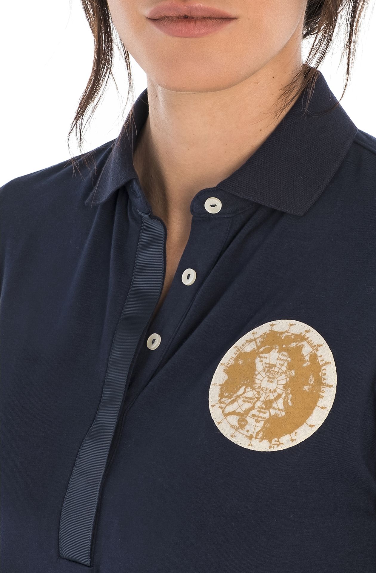 LANGES POLOSHIRT IM ÄRMELKANAL