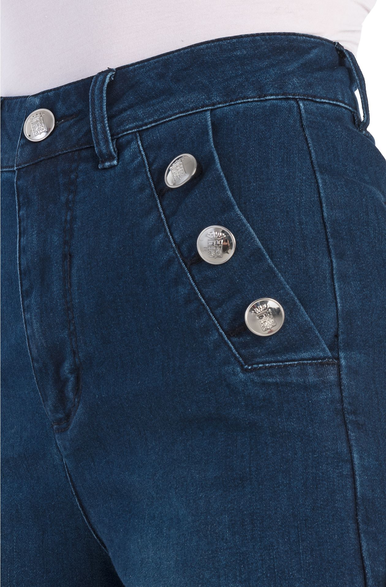 Jeans con botones de metal