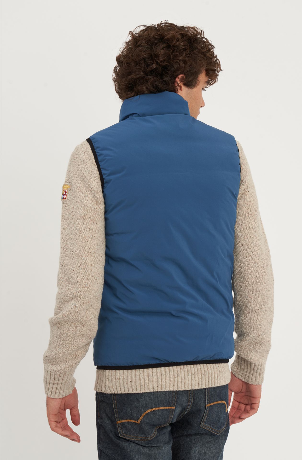 Reversible sleeveless down jacket