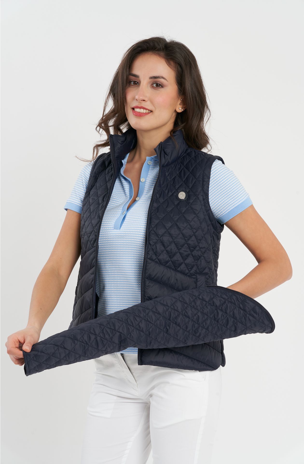 Quilt with detachable sleeve
