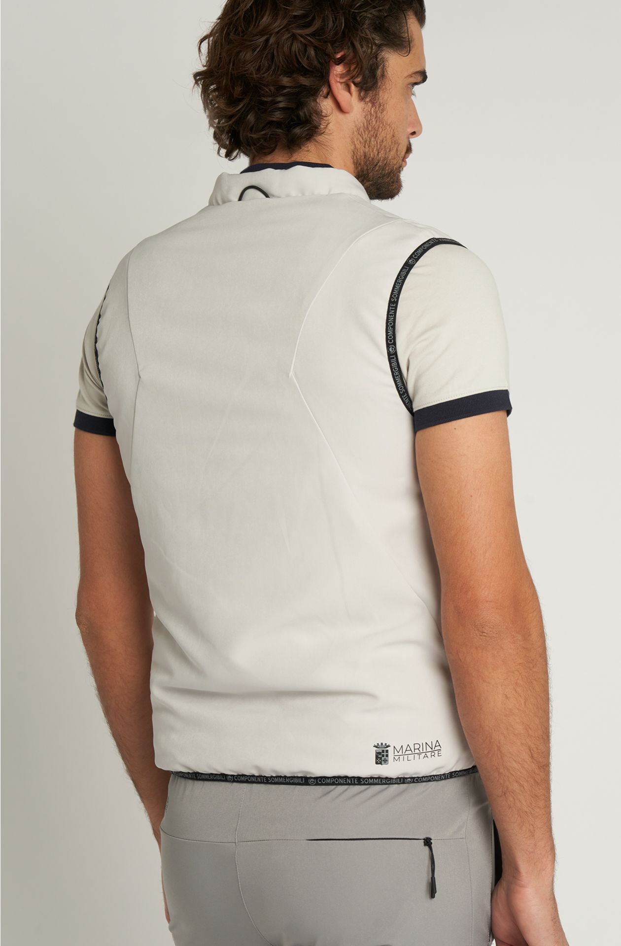 Reversible sleeveless