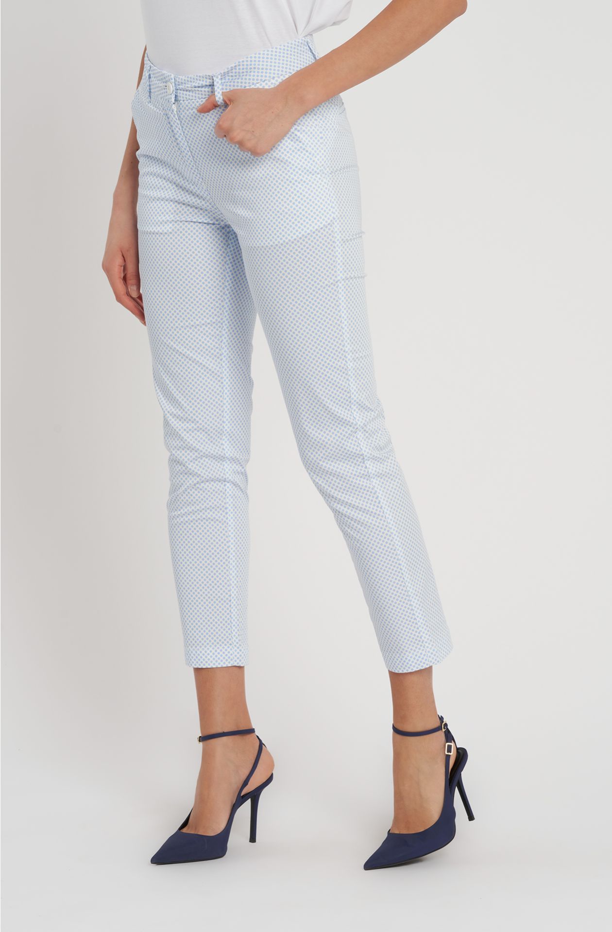Pantalone modello chino slim