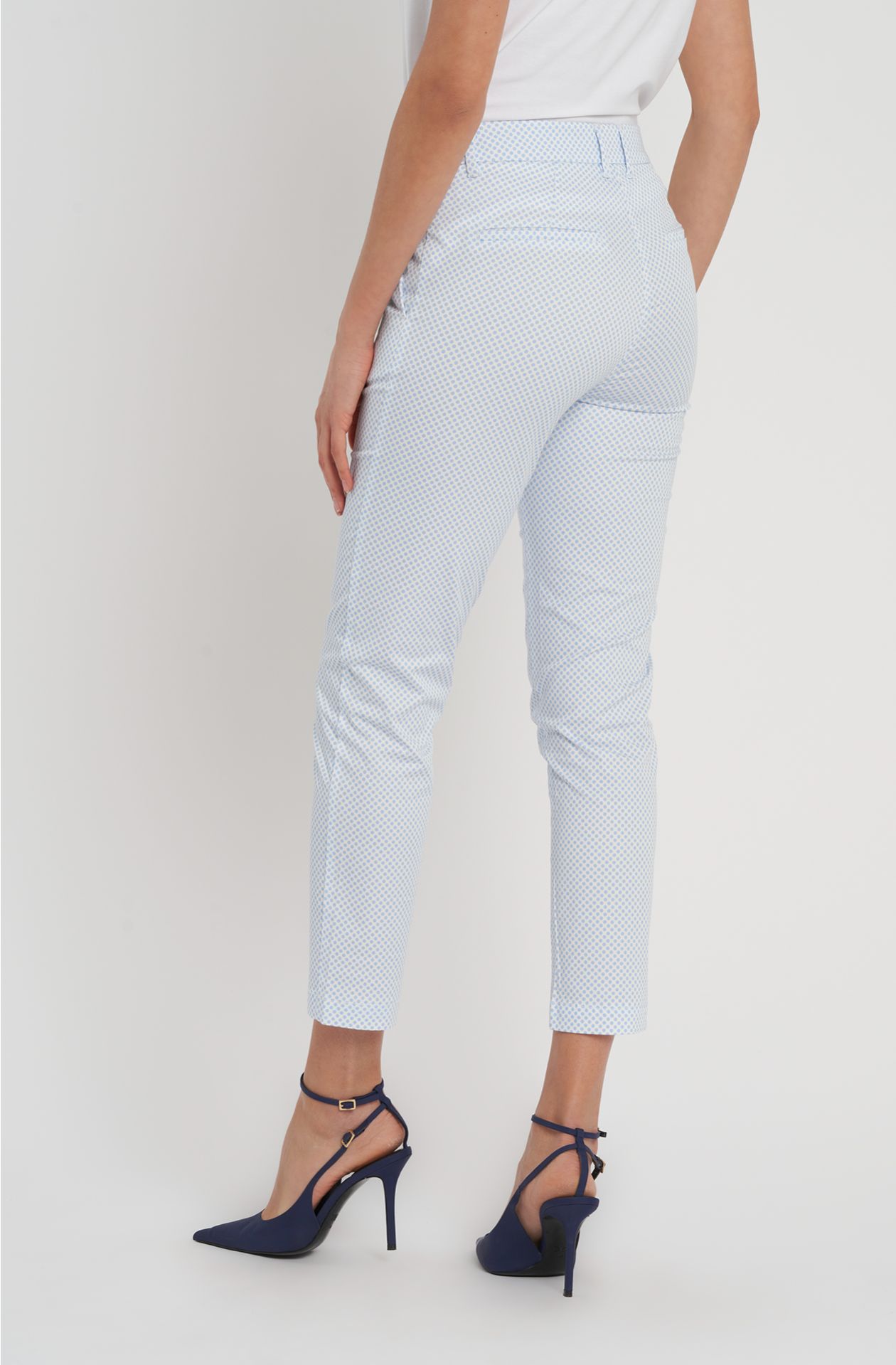 Pantalone modello chino slim