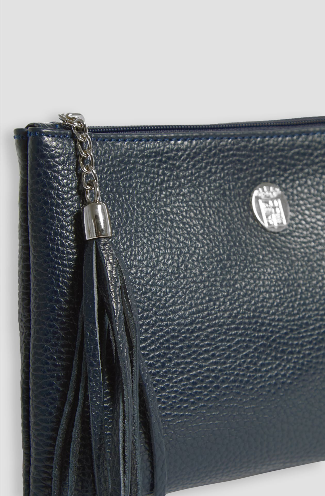 Pochette da donna in pelle martellata