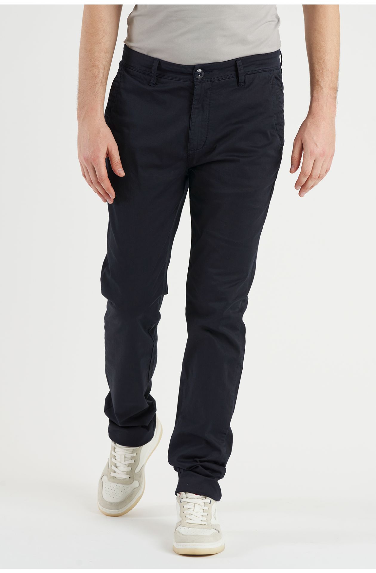 Pantaloni uomo modello chino